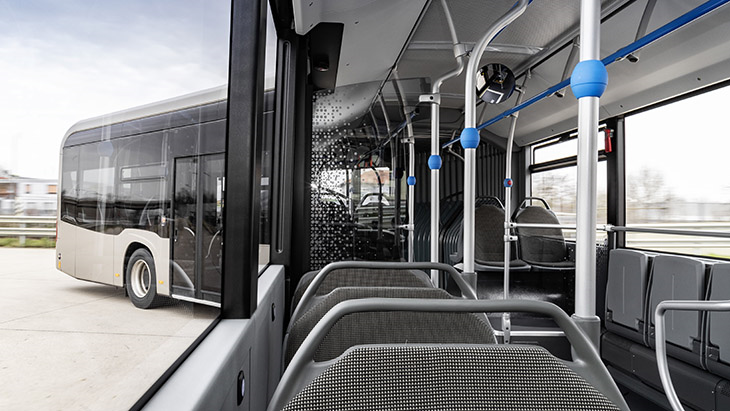 Mercedes rolls out the new fully electric articulated bus, eCitaro G