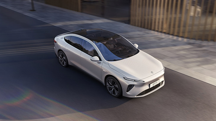 Nio EP7 promises 621-mile electric range and quick-swappable batteries