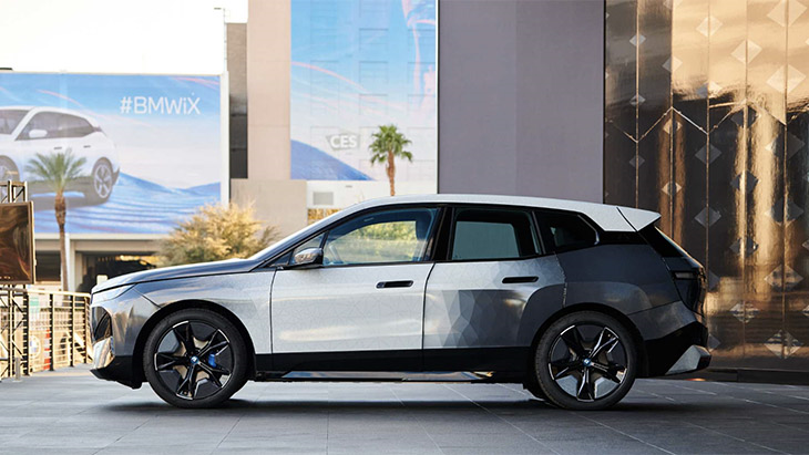 BMW colour-change - iX Flow featuring E Ink