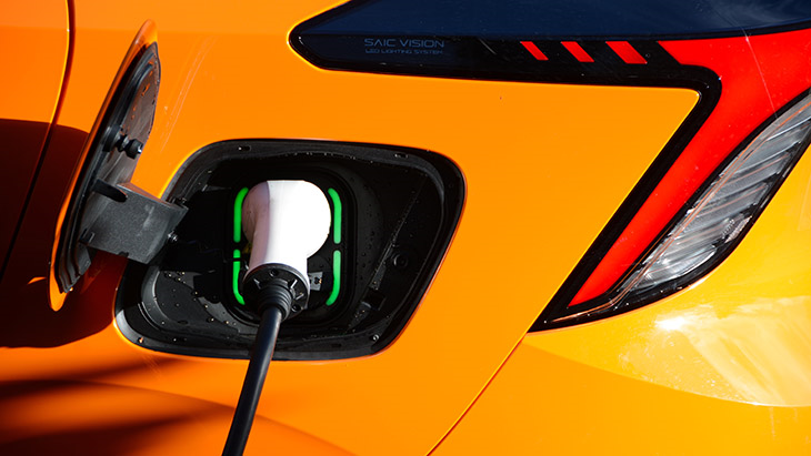 Nearly half a million EVs to join UK roads